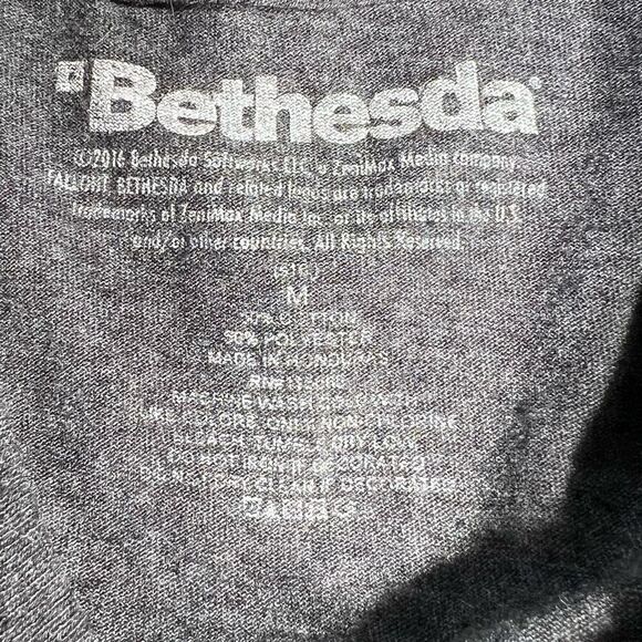 Bethesda Men's Gray Fallout Vault Boy Print Casual T-shirt Size Medium - Picture 6 of 6